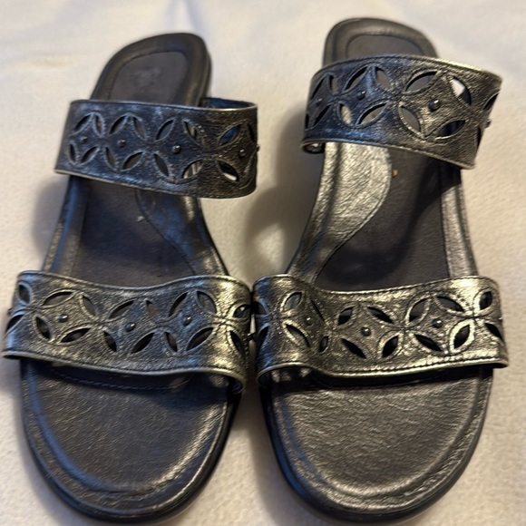 Naot Double Strap Sandals Women sz 41 Silverish studded Leather Comfort Wedge - Picture 1 of 6